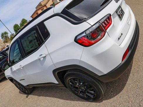 New 2026 Jeep Compass Latitude image 8