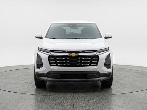 Used 2025 Chevrolet Equinox LT image 2