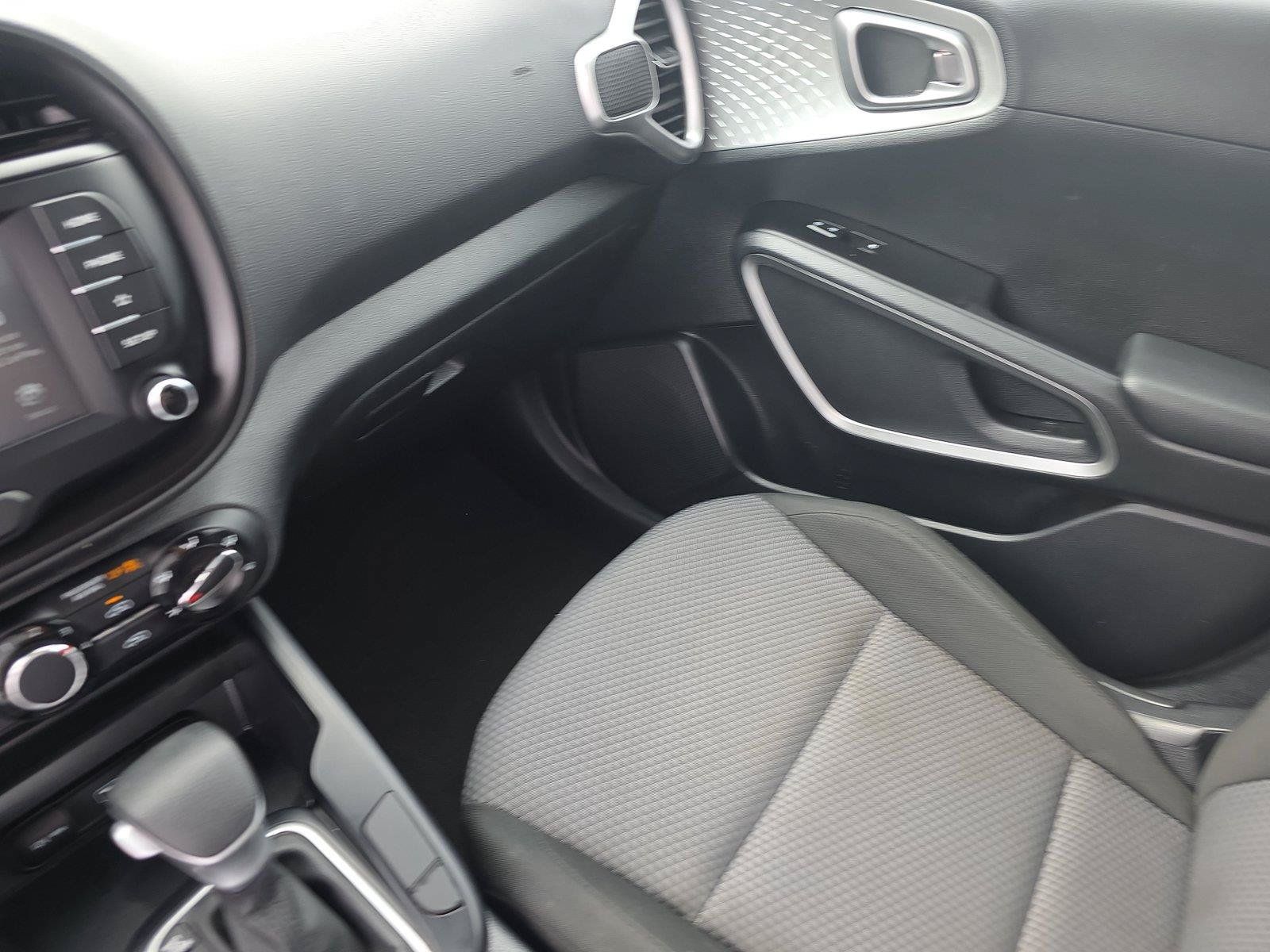 Used 2021 Kia Soul LX FWD image 32