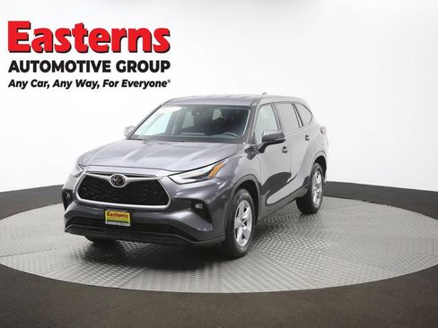 Used 2024 Toyota Highlander LE FWD image 55
