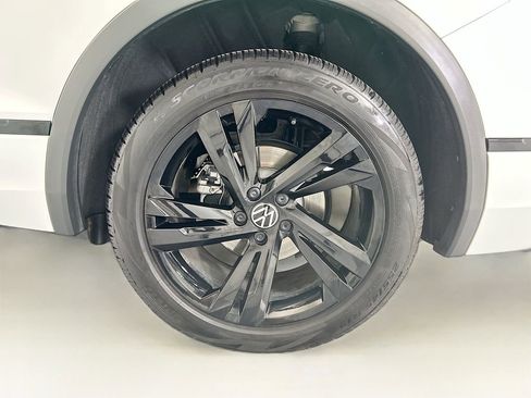 Used 2024 Volkswagen Tiguan SE R-Line FWD image 29