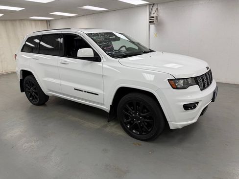 Used 2019 Jeep Grand Cherokee Altitude AWD/4WD image 7