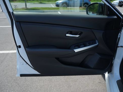 Used 2025 Nissan Sentra SR FWD image 11