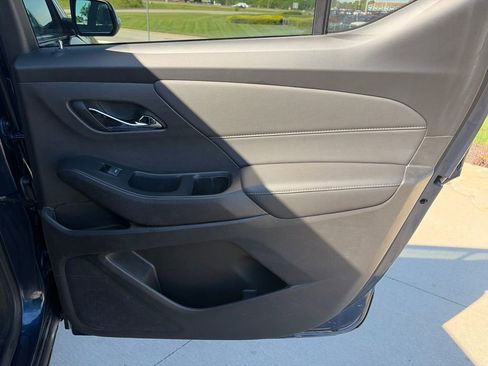 Used 2022 Chevrolet Traverse LT FWD image 30