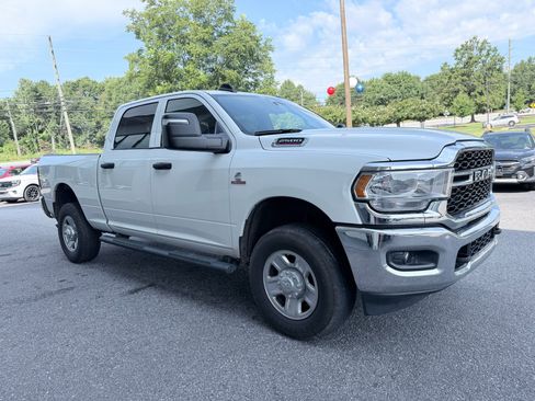 Used 2024 RAM 2500 Tradesman w/ Chrome Appearance Group AWD/4WD image 2