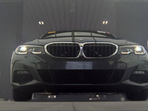 Used 2019 BMW 330i Sedan w/ M Sport Package RWD image 5
