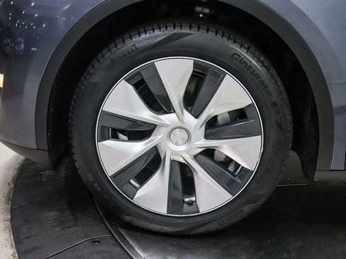Used 2023 Tesla Model Y 2WD image 9