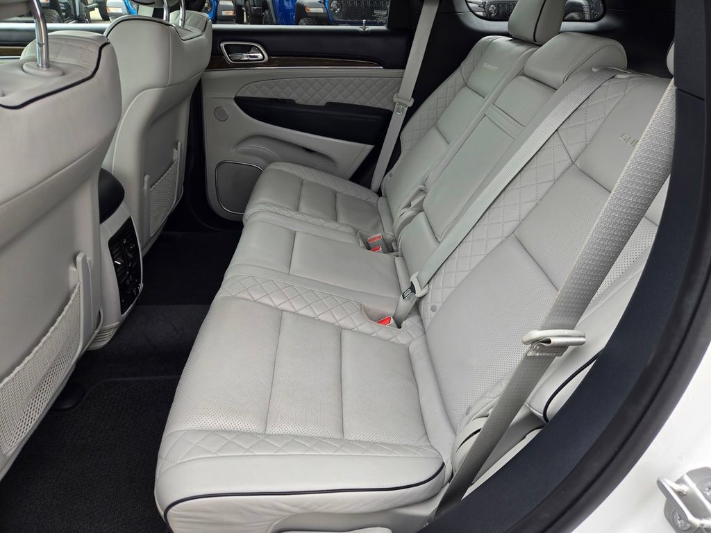 Used 2019 Jeep Grand Cherokee Summit AWD/4WD image 10