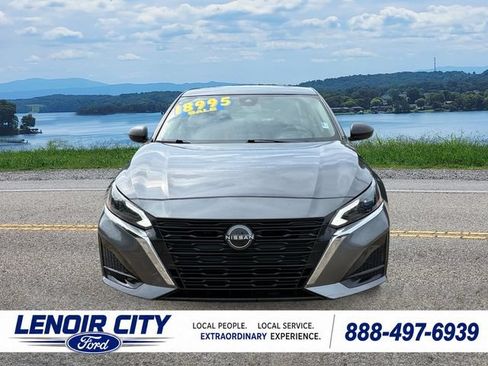 Used 2024 Nissan Altima 2.5 SV FWD image 8