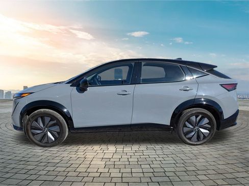 Used 2023 Nissan Ariya AWD image 8