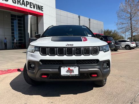 Used 2025 Jeep Compass Trailhawk image 3