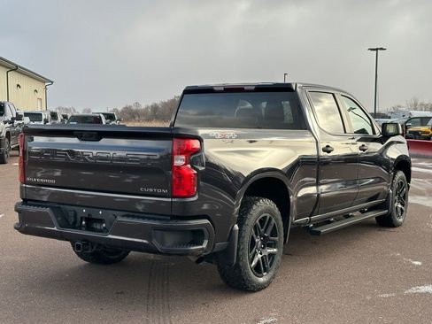 Used 2023 Chevrolet Silverado 1500 Custom image 6