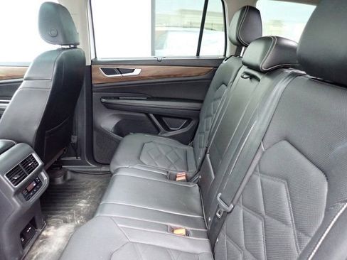Used 2024 Volkswagen Atlas SE w/ Panoramic Sunroof Package AWD/4WD image 9