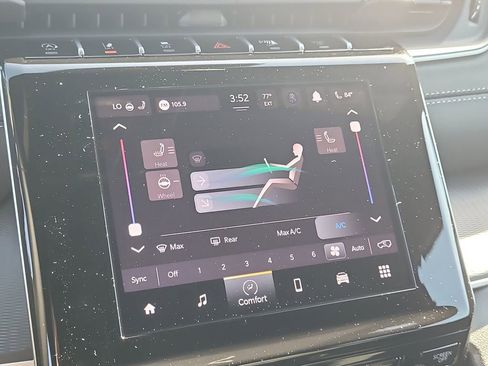 New 2025 Jeep Grand Cherokee Altitude image 20