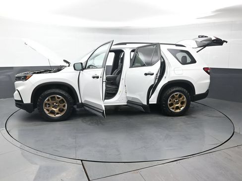 Used 2024 Honda Pilot TrailSport image 47