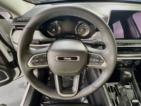 Used 2022 Jeep Compass Latitude AWD/4WD image 11