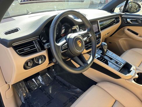 Used 2022 Porsche Macan image 18