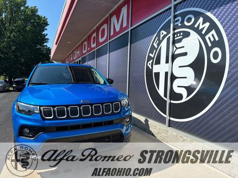Used 2022 Jeep Compass Latitude AWD/4WD image 1