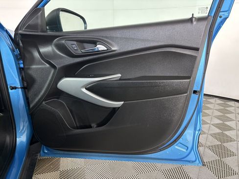 Used 2025 Chevrolet Trax LS image 25