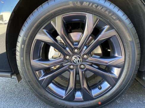 Used 2025 Toyota Sienna XSE image 42