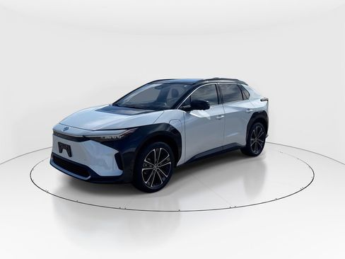 Used 2023 Toyota bZ4X Limited image 4