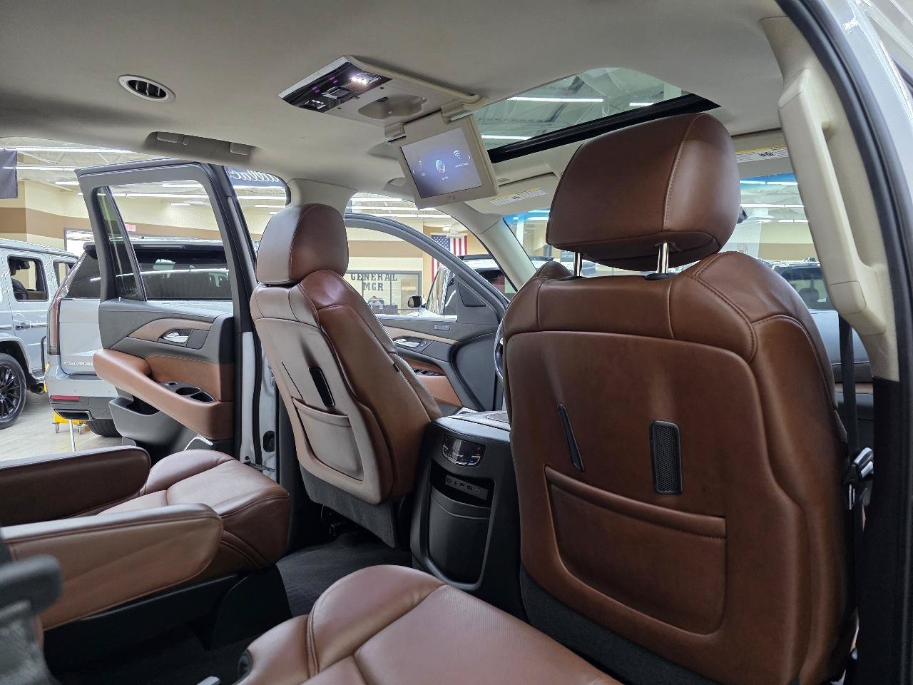 Used 2019 Cadillac Escalade Premium Luxury AWD/4WD image 25