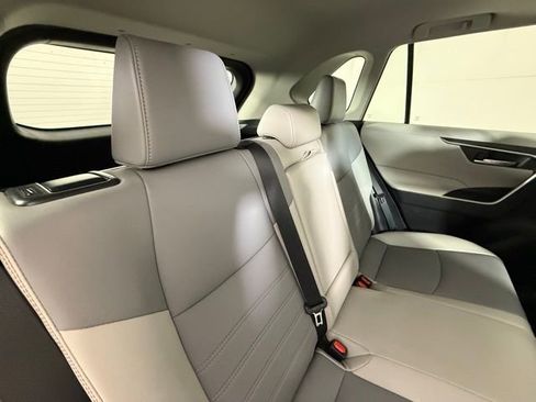 Used 2022 Toyota RAV4 XLE Premium image 32