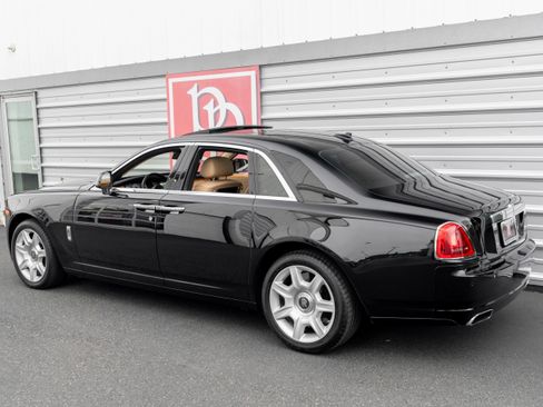 Used 2017 Rolls-Royce Ghost image 79
