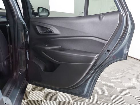Used 2025 Chevrolet Trax LT FWD image 22