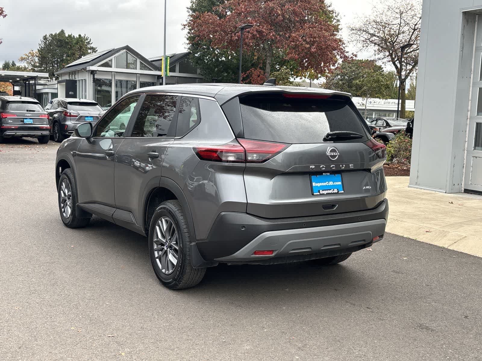 Used 2023 Nissan Rogue S AWD/4WD image 3