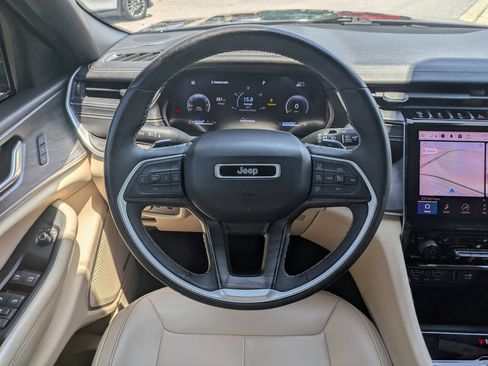 Used 2023 Jeep Grand Cherokee L Limited w/ Luxury Tech Group II RWD image 11