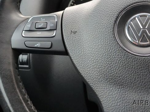 Used 2018 Volkswagen Tiguan Limited image 24