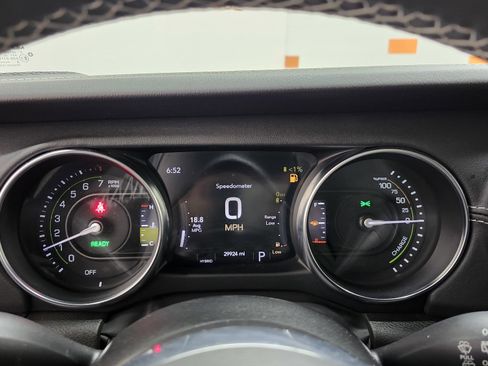 Used 2023 Jeep Wrangler Sahara image 30