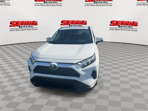 Used 2025 Toyota RAV4 XLE w/ Convenience Package image 4