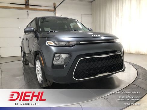 Used 2022 Kia Soul LX image 1