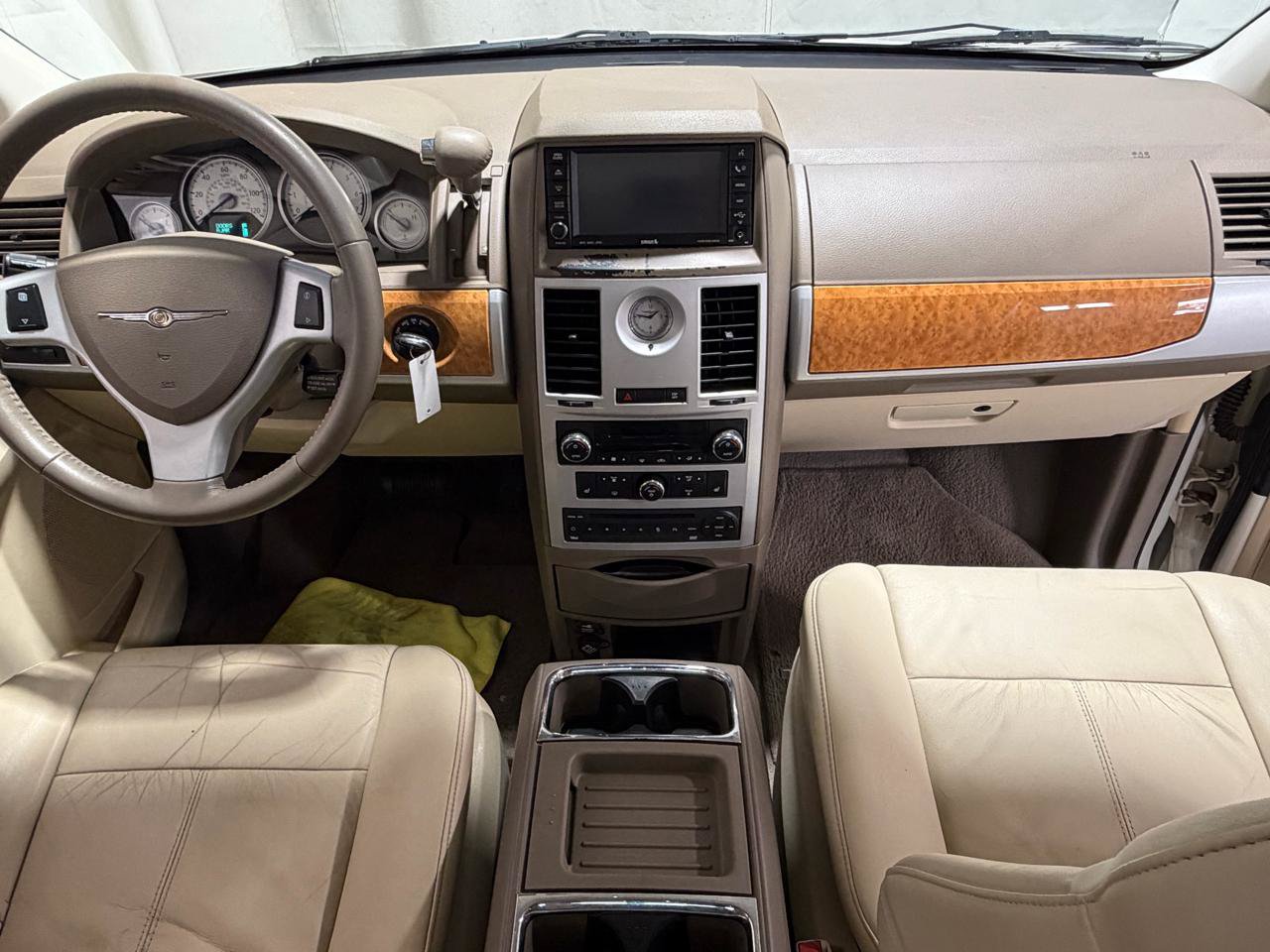 Used 2008 Chrysler Town & Country Limited w/ Entertainment Group #3 FWD image 16