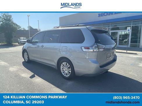 Used 2012 Toyota Sienna XLE FWD image 4