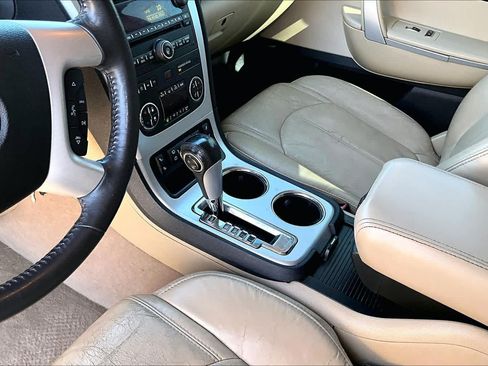 Used 2011 GMC Acadia SLT FWD image 15