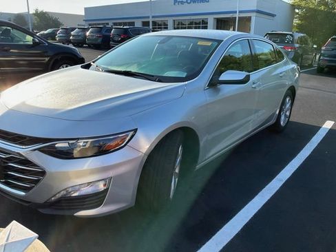 Used 2020 Chevrolet Malibu LT FWD image 11