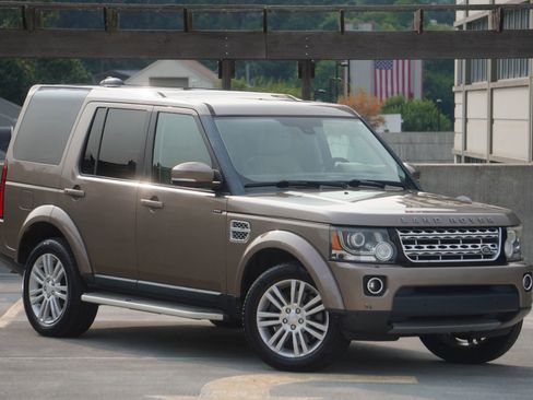 Used 2015 Land Rover LR4 HSE LUX image 16