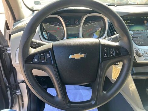 Used 2017 Chevrolet Equinox LS FWD image 19