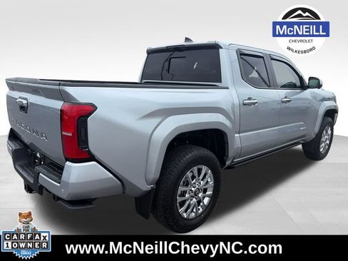 Used 2025 Toyota Tacoma Limited AWD/4WD image 8