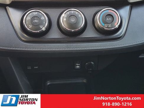 Used 2018 Toyota RAV4 LE image 21