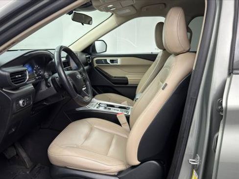 Used 2020 Ford Explorer XLT w/ Equipment Group 202A RWD image 14