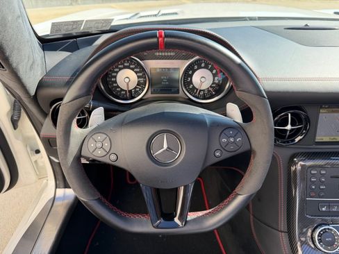 Used 2014 Mercedes-Benz SLS AMG GT Roadster image 16