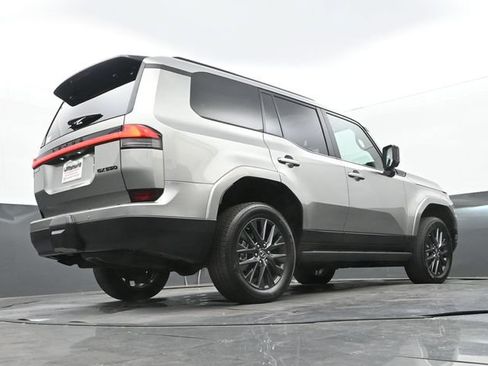 Used 2024 Lexus GX 550 w/ Cold Area Package AWD/4WD image 28