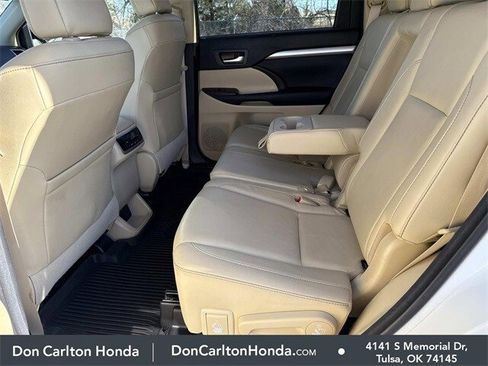 Used 2017 Toyota Highlander XLE image 16
