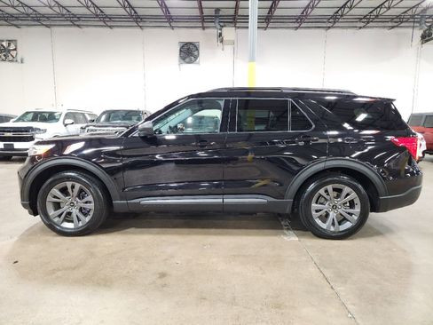 Used 2021 Ford Explorer XLT w/ Equipment Group 202A RWD image 7