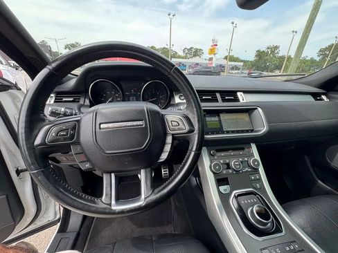 Used 2017 Land Rover Range Rover Evoque SE Premium image 10