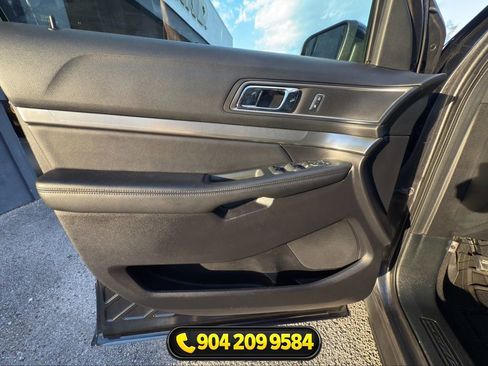 Used 2018 Ford Explorer XLT w/ Equipment Group 202A AWD/4WD image 17